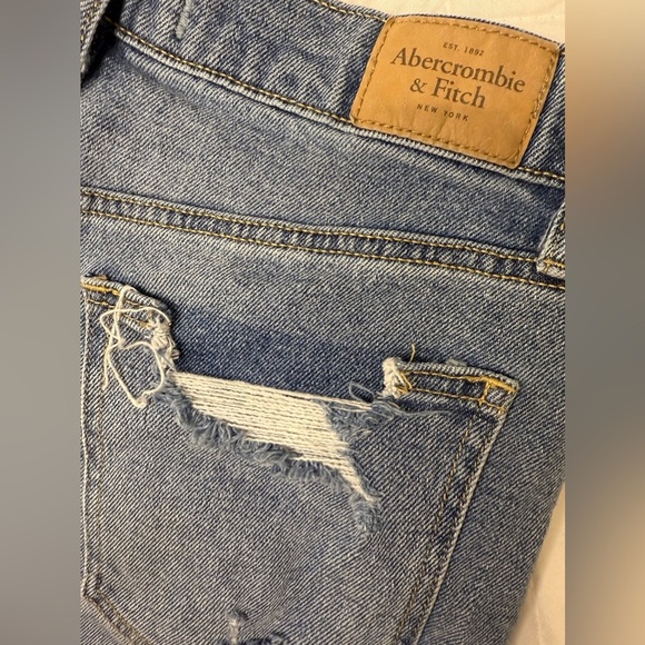 Abercrombie & Fitch Hi Rise Short Denim Jean Med Wash Distressed Size 26 - Picture 4 of 4